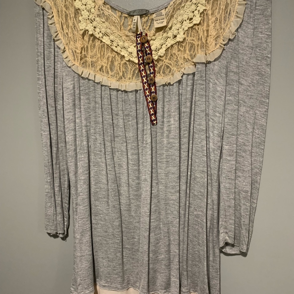 BKE Gray and Cream Lace Women's Blouse